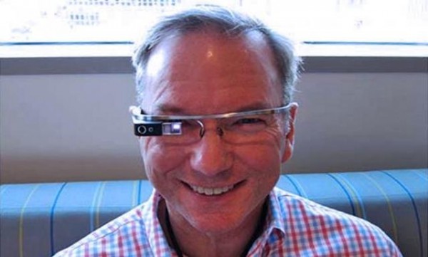 إيريك شميدت اكد نظارة غوغل ستصل للمستخدمين 2014