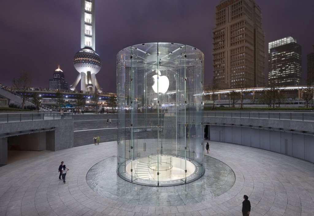 the-apple-store-entrance-in-shanghai-is-truly-unique-guests-enter-through-this-crazy-looking-glass-cylinder