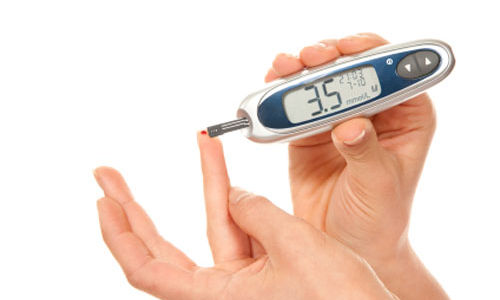 أعراض وأسباب وطرق علاج نقص السكر في الدم
